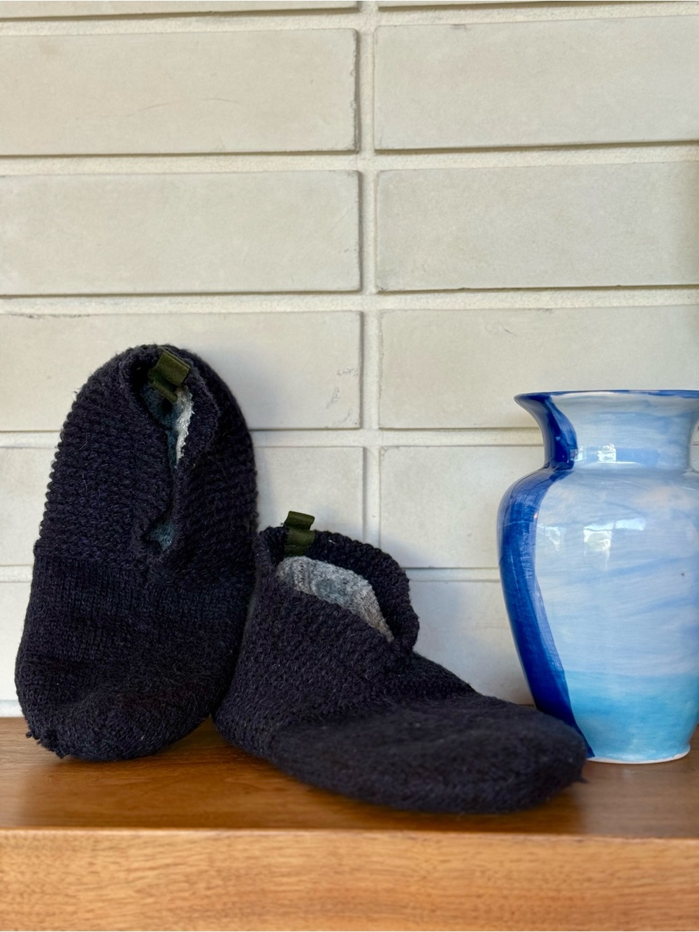 Bombas Gripper Slipper Socks * Navy* Women’s XS (5-6.5) * Cozy Cable Knit